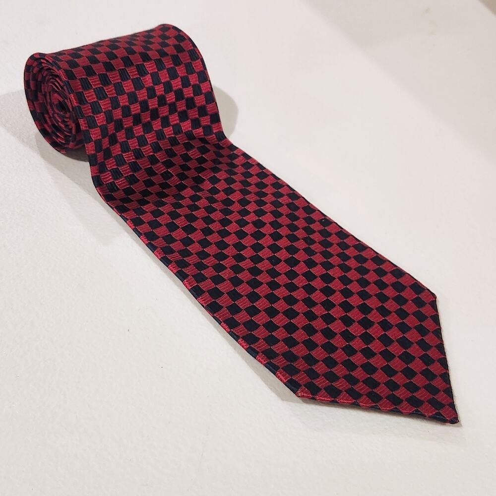 Britches Of Georgetowne 100% Silk Black Red Checkered Hand Made Neck Tie Italy